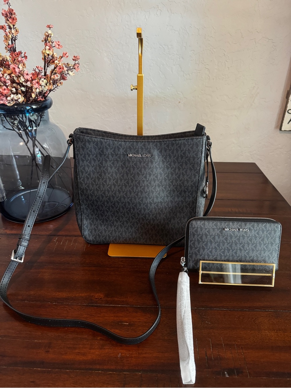 NWT Michael Kors Black/Gray Signature Large Messenger Bag with Matching Wristlet